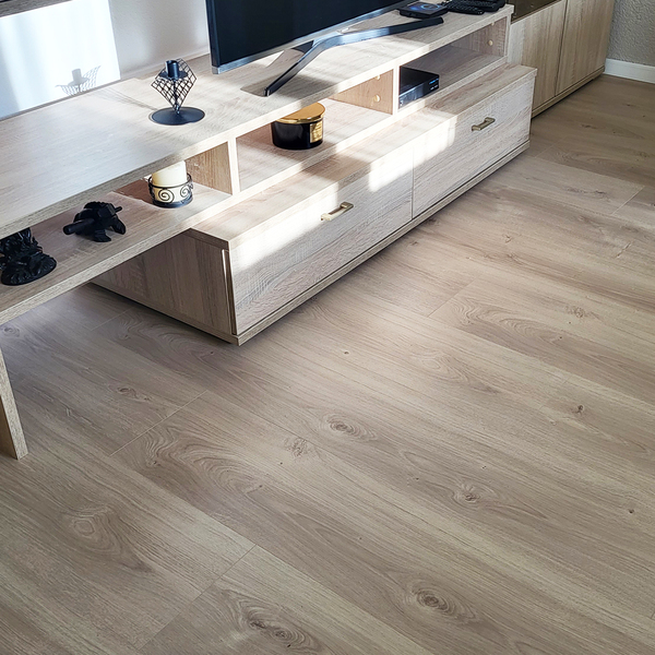 Foto od zákazníka: Laminátová podlaha Dub Avant brúsený 159382