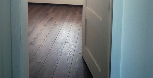 Realizácia: Laminátová podlaha Dub starý olejovaný P1475599