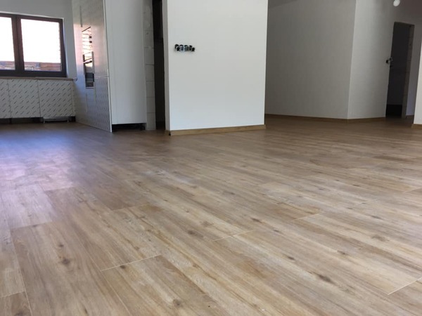 Realizácia: Kompozitná podlaha SPC Dub prírodný P1744633