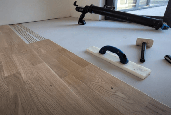 Realizácia: Drevená podlaha 3-lamela lak Dub Pure P1595164