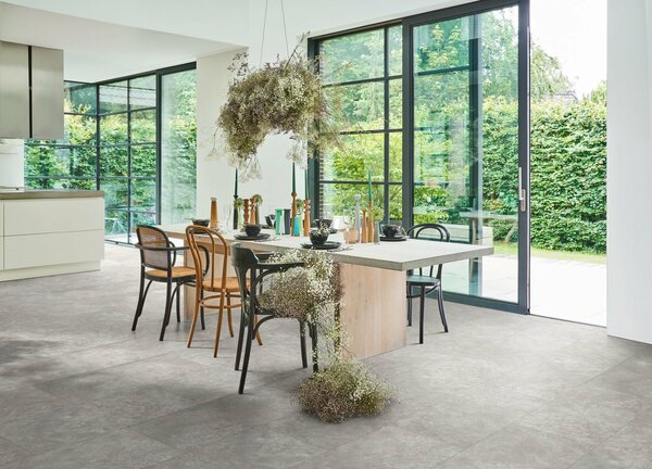 Akú podlahu do kuchyne? Dlažba, drevo, laminát či vinyl? 