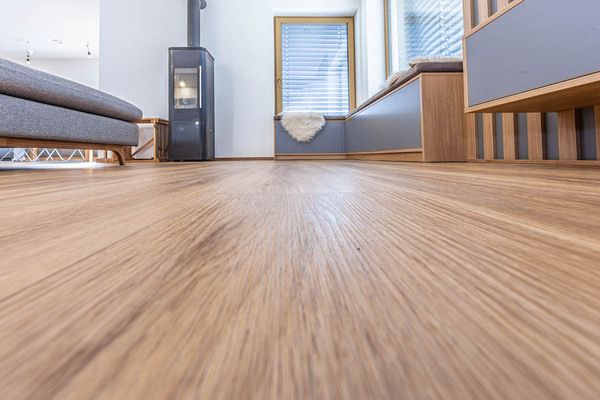 Realizácia: Kompozitná podlaha SPC Dub Sierra prírodný P1743007