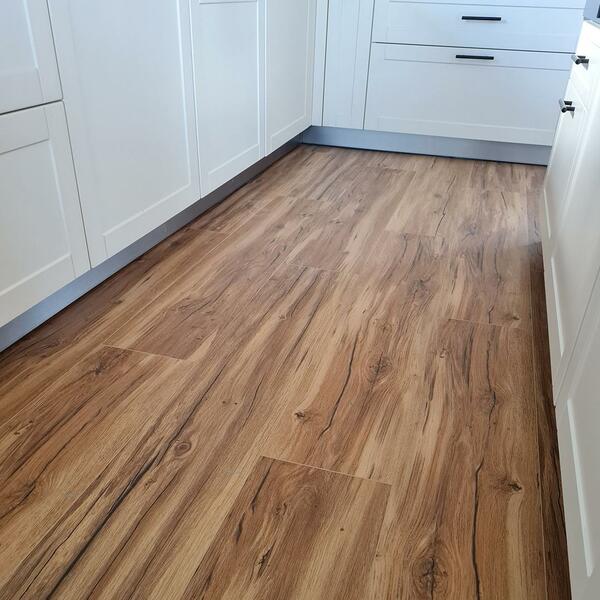 Kompozitná podlaha PARADOR SPC Basic 5.3 Dub memory prírodný P1743003