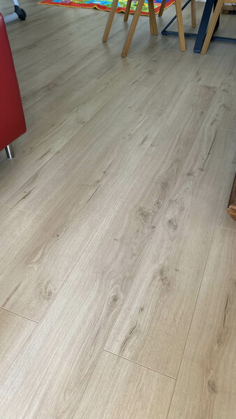 Laminátová podlaha Dub Century Prírodný P1601432