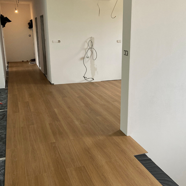 Proces realizácie SPC Dub Oxford Caramel hnedý P1748850