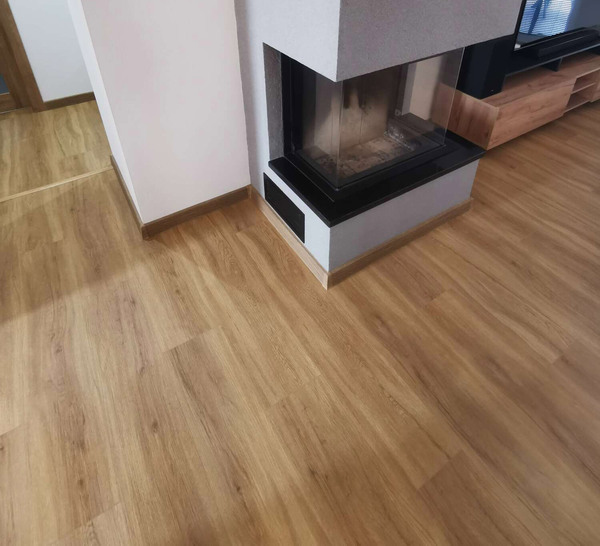 Realizácia kompozitnej podlahy Dub Sierra Prírodný 1743007